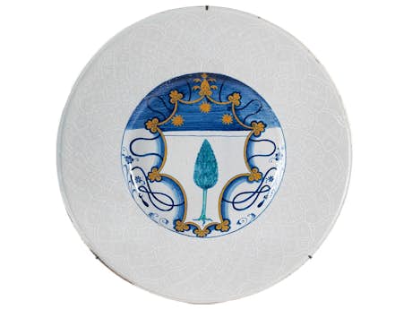 Große „bianco sopra bianco“ Platte mit einem Wappen